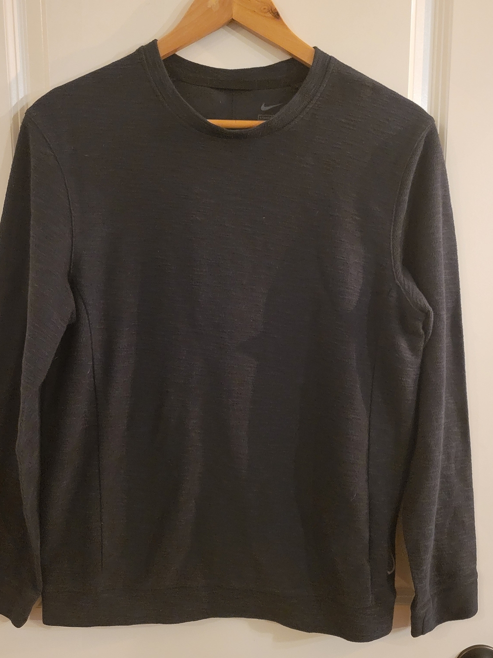 Nike Men’s Long-Sleeve Crew Neck Shirt